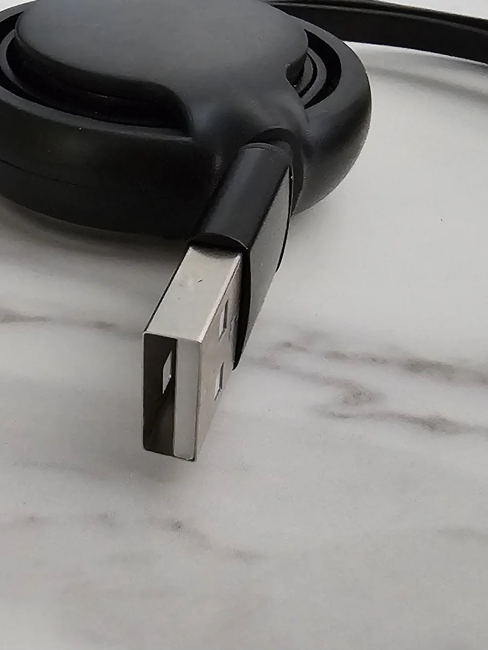Universal 3-in-1 Retractable Charging Cable - Black
